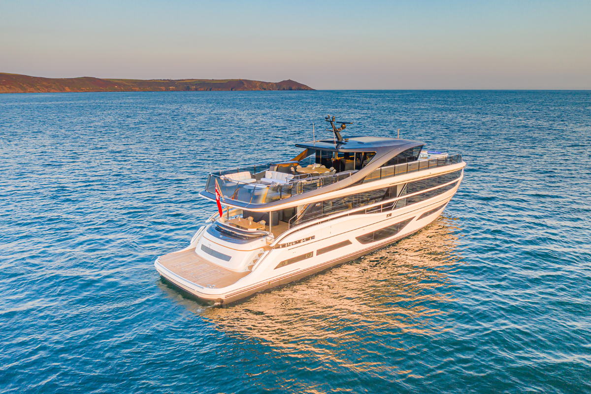 Explore the Prinecss X95 Super Flybridge yacht